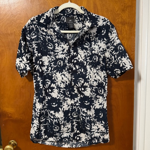 H&M Men's Casual Blue and White Button Down Shirt Size Small - Picture 2 of 5